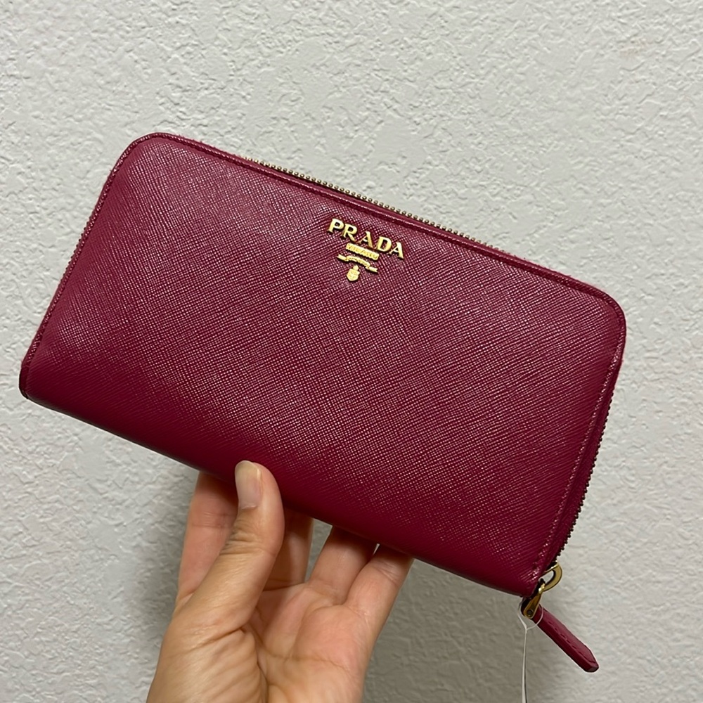 Prada Women’s Classic Saffiano Leather Wallet